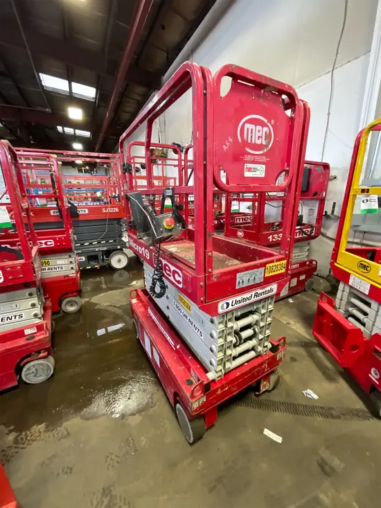 2018 MEC MICRO 19 Scissor Lift