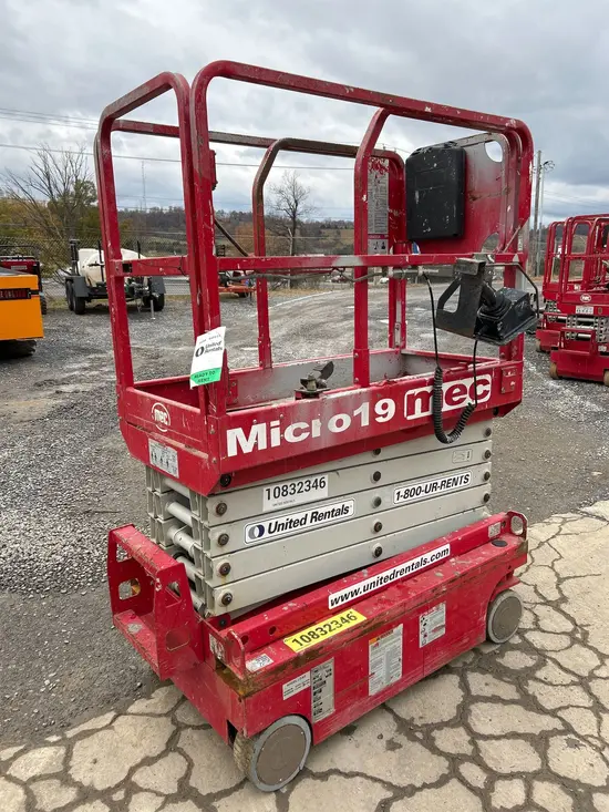 2018 MEC MICRO 19 Scissor Lift