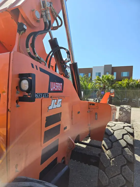 2017 SKYTRAK 6042 Forklift
