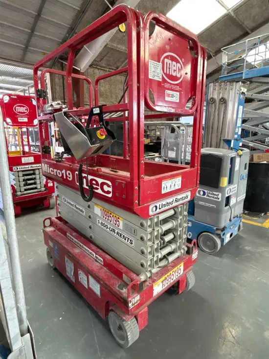 2019 MEC MICRO 19 Scissor Lift