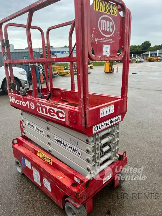 2018 MEC MICRO 19 Scissor Lift