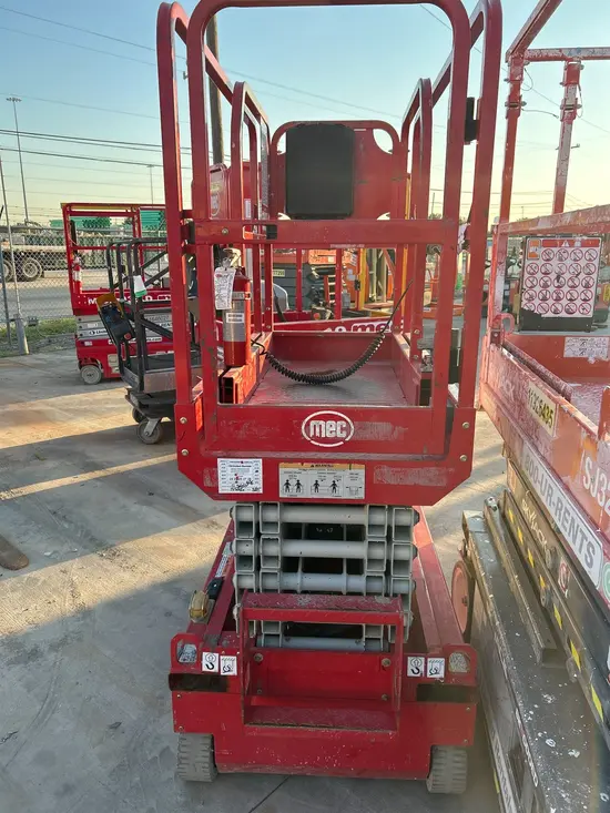 2019 MEC MICRO 19 Scissor Lift