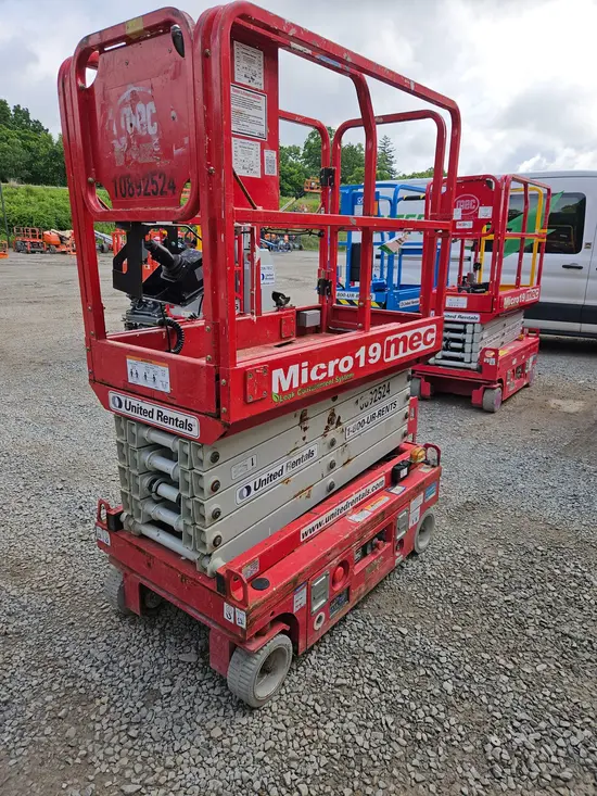 2019 MEC MICRO 19 Scissor Lift