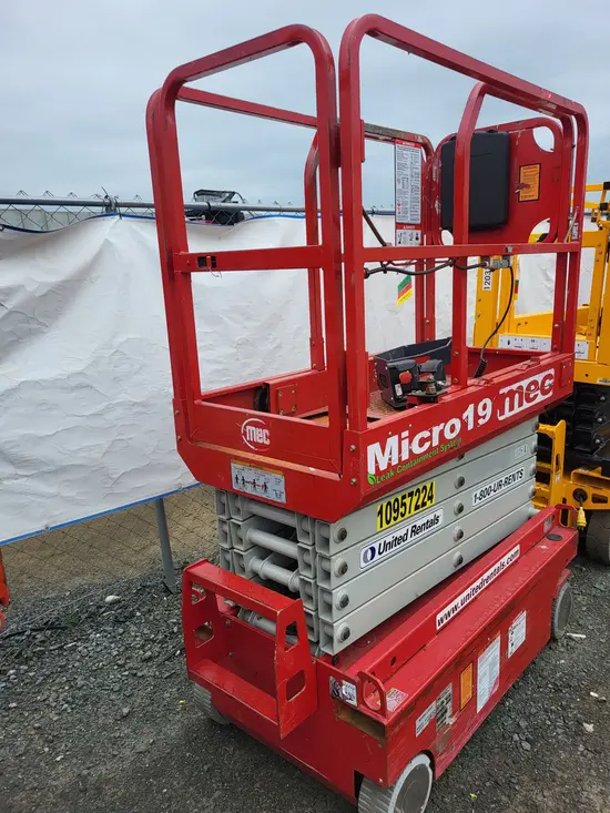 2019 MEC MICRO 19 Scissor Lift