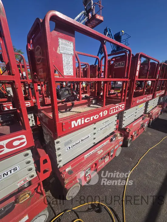 2018 MEC MICRO 19 Scissor Lift