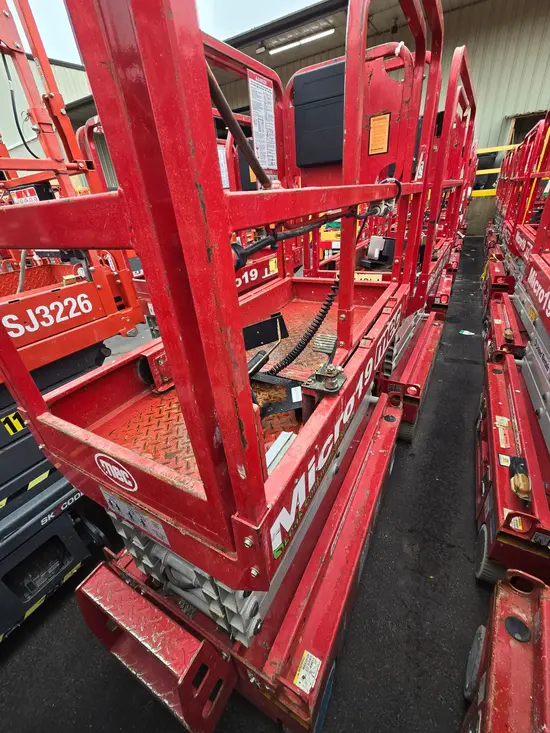2019 MEC MICRO 19 Scissor Lift