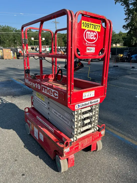 2019 MEC MICRO 19 Scissor Lift