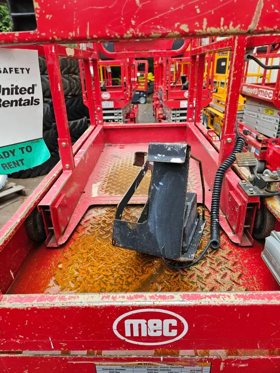 2018 MEC MICRO 19 Scissor Lift