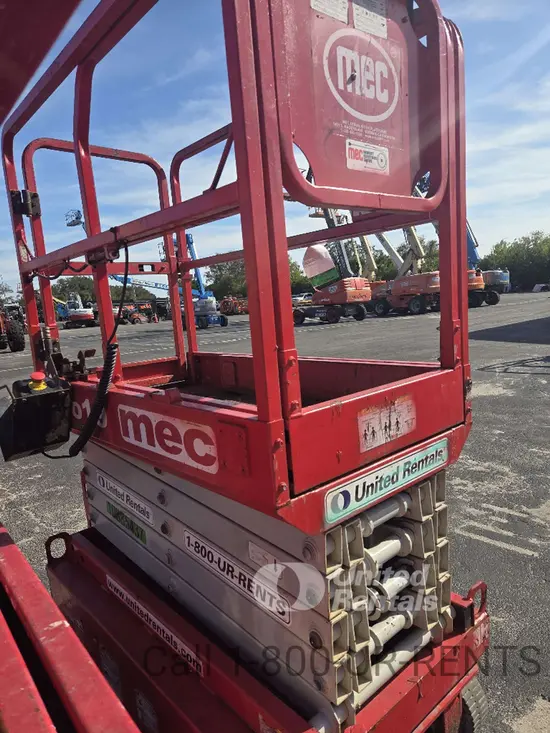 2019 MEC MICRO 19 Scissor Lift
