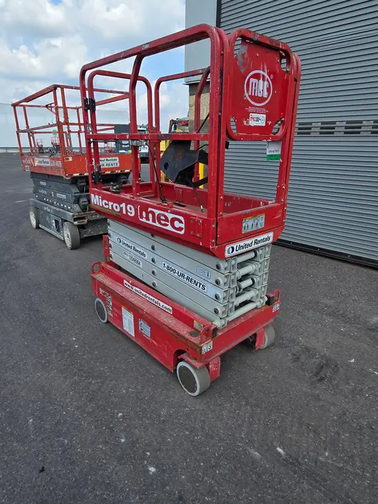 2019 MEC MICRO 19 Scissor Lift