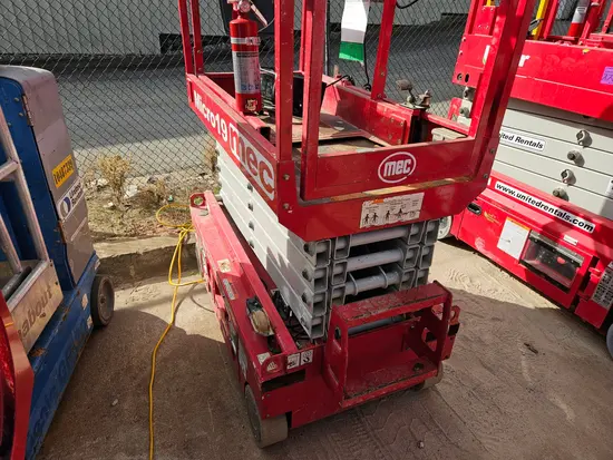 2018 MEC MICRO 19 Scissor Lift