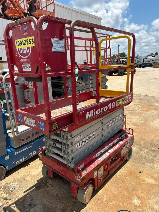 2019 MEC MICRO 19 Scissor Lift