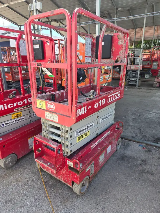 2018 MEC MICRO 19 Scissor Lift