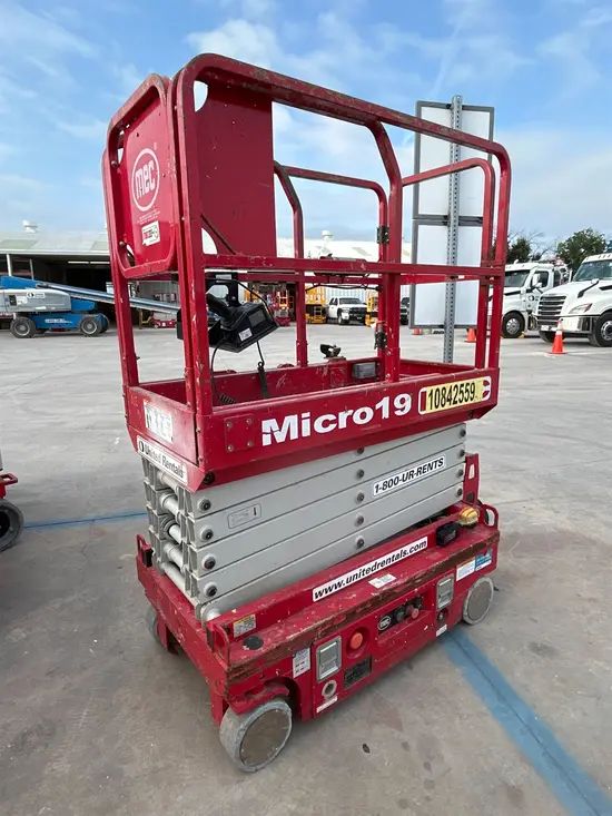 2018 MEC MICRO 19 Scissor Lift