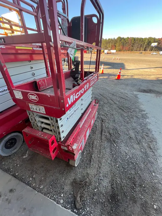 2018 MEC MICRO 19 Scissor Lift