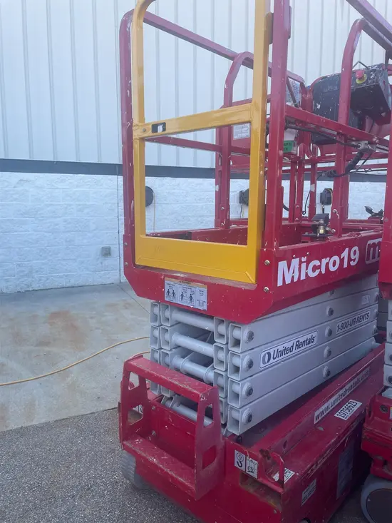 2018 MEC MICRO 19 Scissor Lift