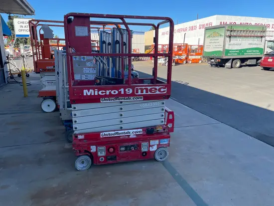 2018 MEC MICRO 19 Scissor Lift
