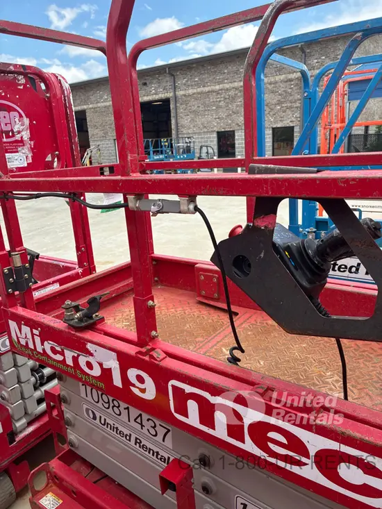 2019 MEC MICRO 19 Scissor Lift