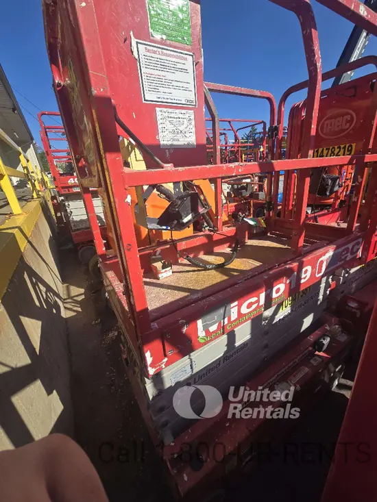 2019 MEC MICRO 19 Scissor Lift