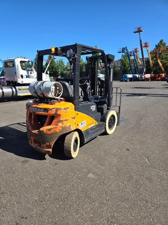 2021 Doosan G25N-7DF Warehouse Forklift