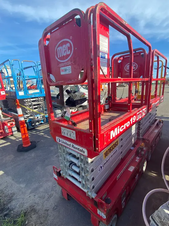 2018 MEC MICRO 19 Scissor Lift