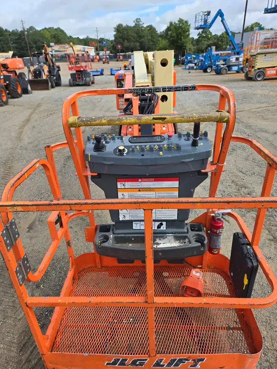 2017 JLG E400AJPN Articulating Boom Lift