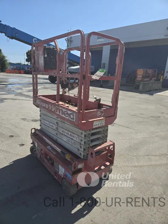 2019 MEC MICRO 19 Scissor Lift