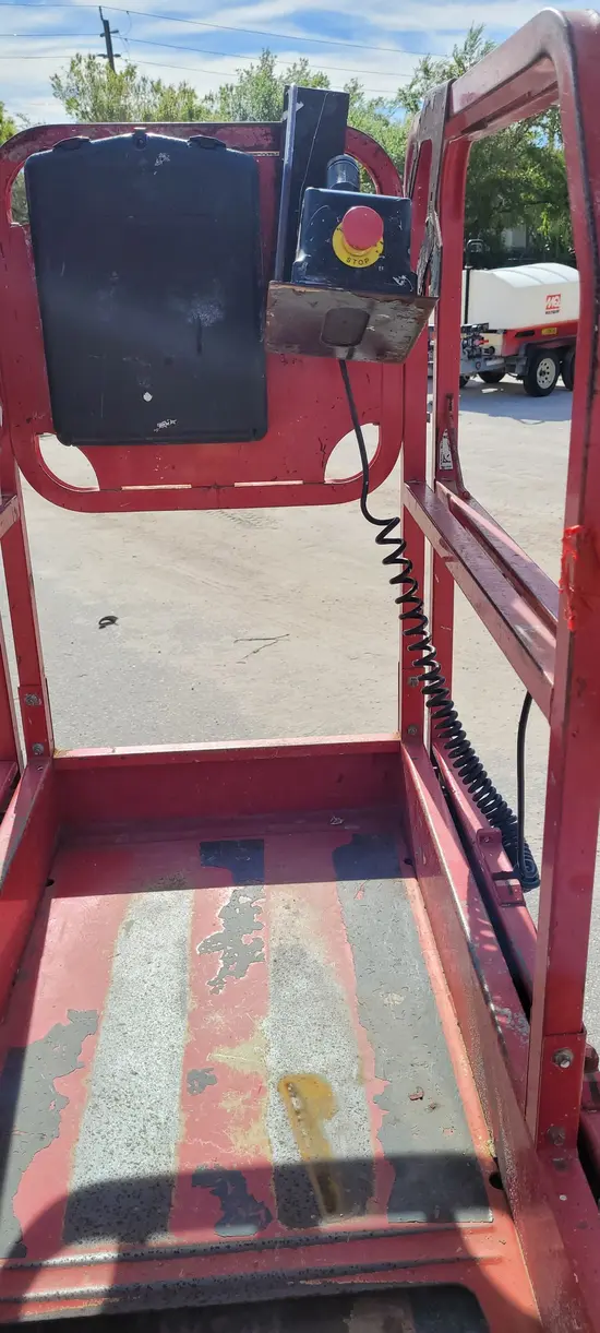 2018 MEC MICRO 19 Scissor Lift