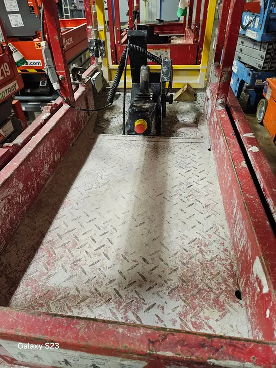 2018 MEC MICRO 19 Scissor Lift