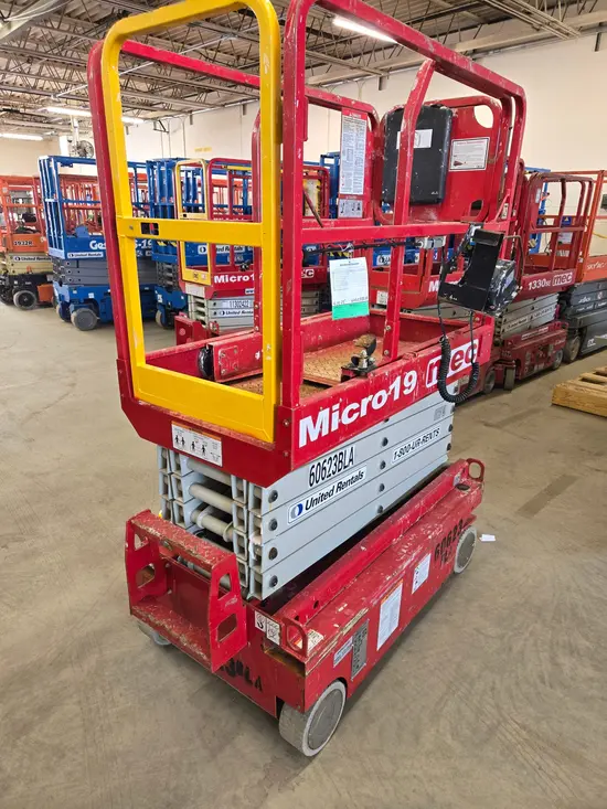 2018 MEC MICRO 19 Scissor Lift