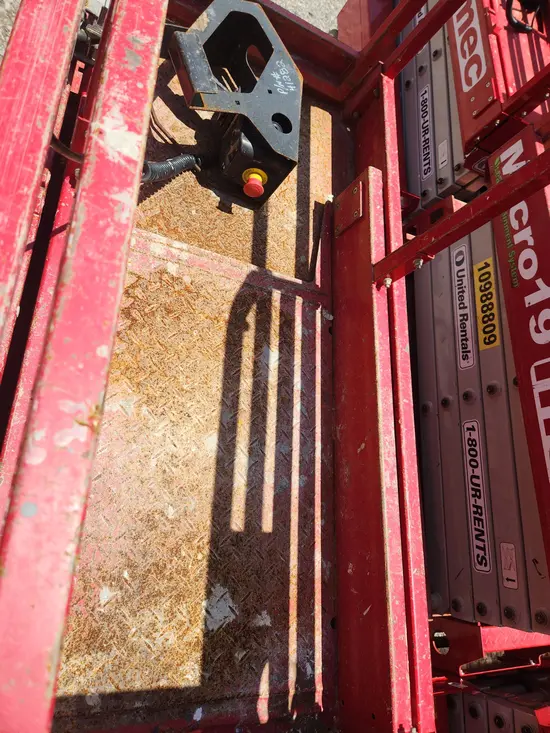 2018 MEC MICRO 19 Scissor Lift
