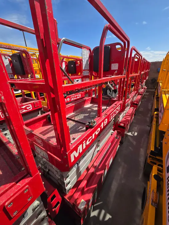 2018 MEC MICRO 19 Scissor Lift