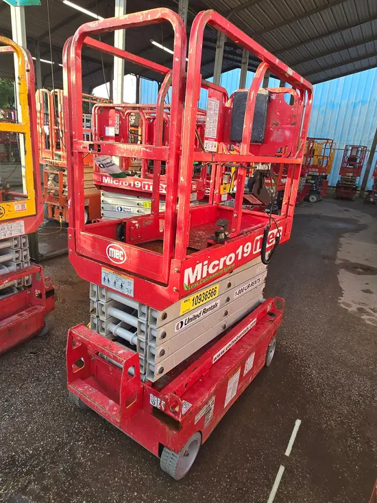 2019 MEC MICRO 19 Scissor Lift