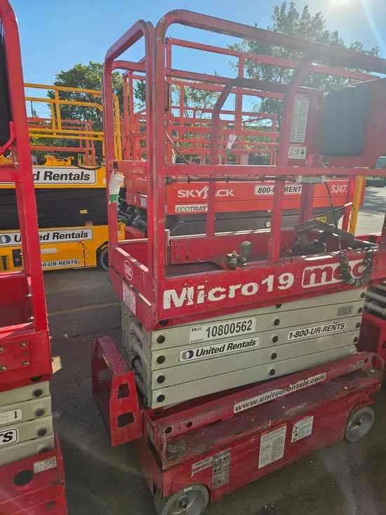 2018 MEC MICRO 19 Scissor Lift