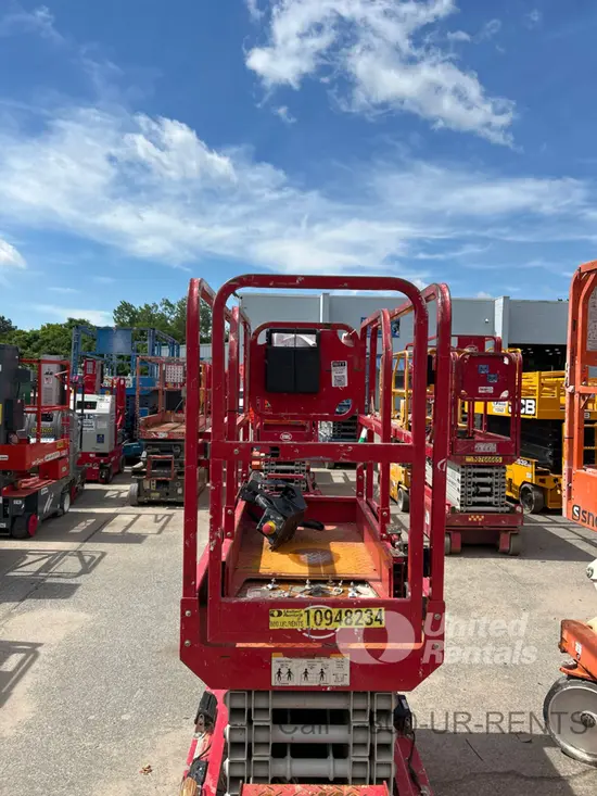 2019 MEC MICRO 19 Scissor Lift