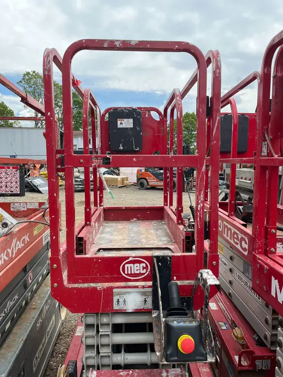 2018 MEC MICRO 19 Scissor Lift