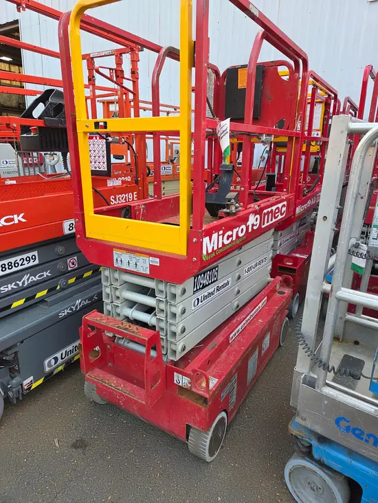 2019 MEC MICRO 19 Scissor Lift
