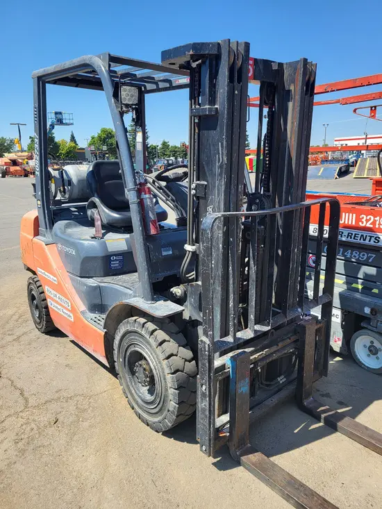 2018 Toyota 8FGU25 Warehouse Forklift