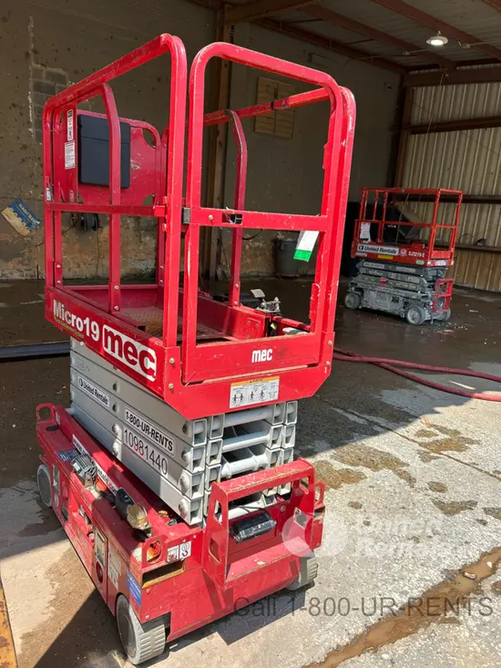 2019 MEC MICRO 19 Scissor Lift