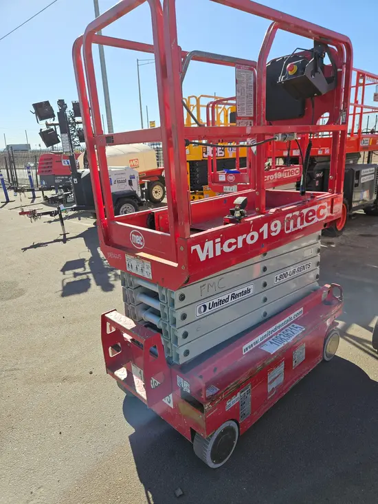 2018 MEC MICRO 19 Scissor Lift