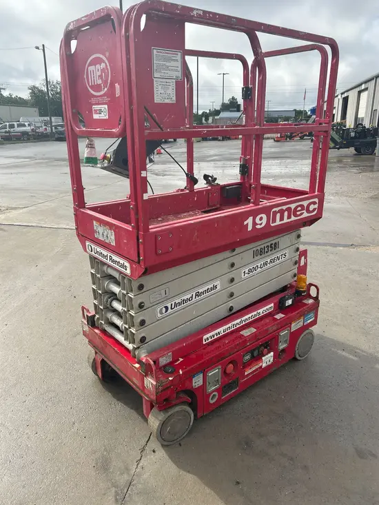 2018 MEC MICRO 19 Scissor Lift