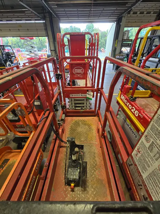 2019 MEC MICRO 19 Scissor Lift