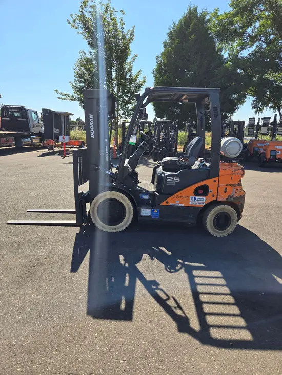 2021 Doosan G25N-7DF Warehouse Forklift