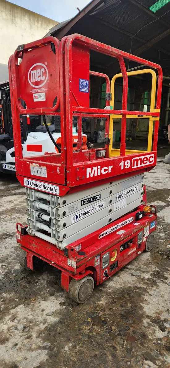 2018 MEC MICRO 19 Scissor Lift