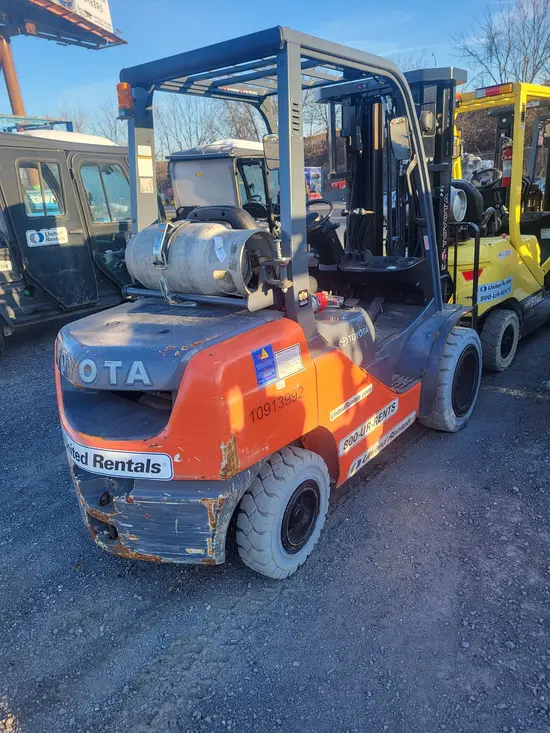 2019 Toyota 8FGU30 Warehouse Forklift