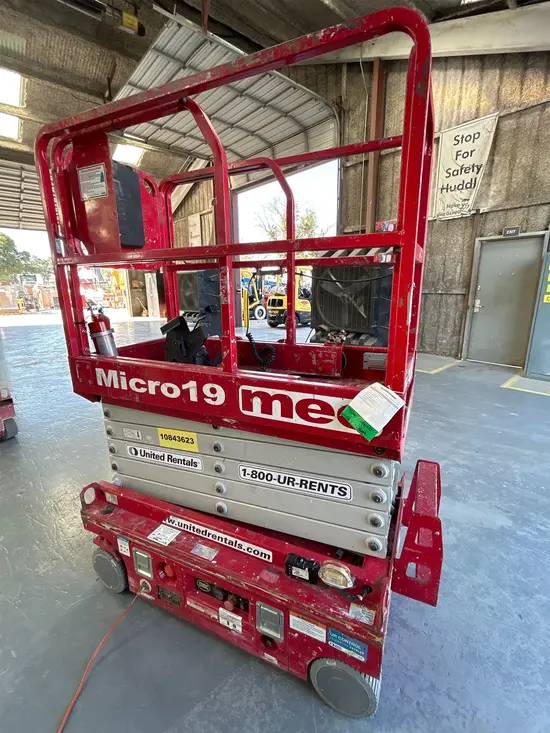 2018 MEC MICRO 19 Scissor Lift