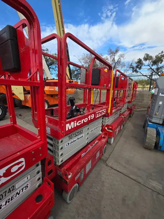 2018 MEC MICRO 19 Scissor Lift