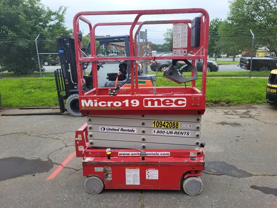 2019 MEC MICRO 19 Scissor Lift