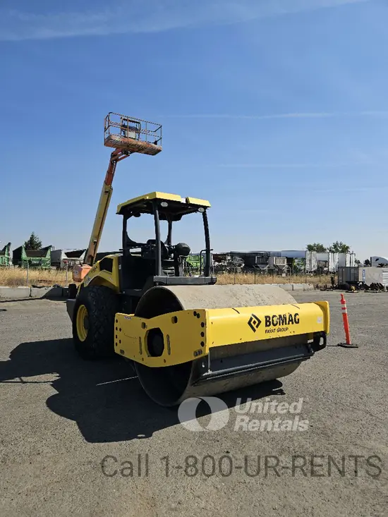 2021 BOMAG BW211D-5 Single Drum Roller