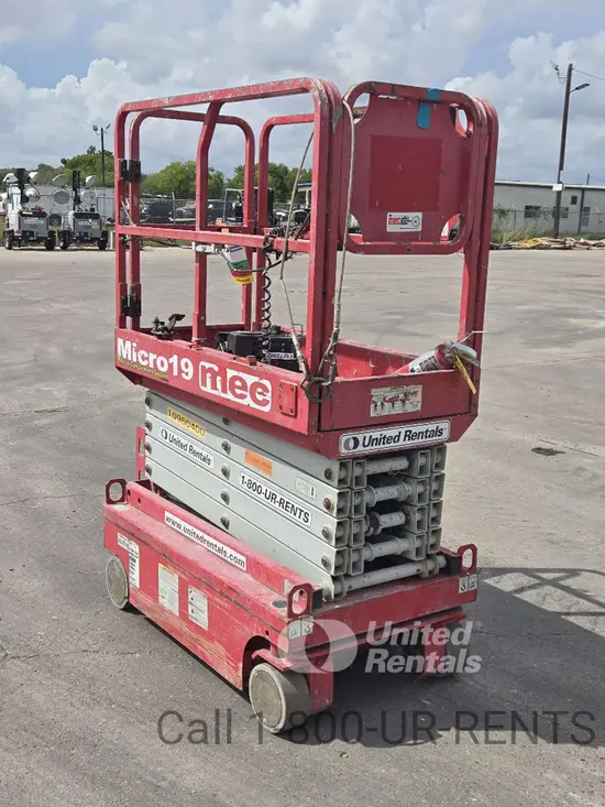 2019 MEC MICRO 19 Scissor Lift